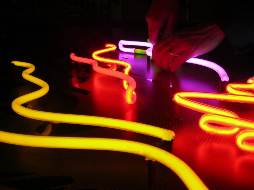 neon-lux-02a